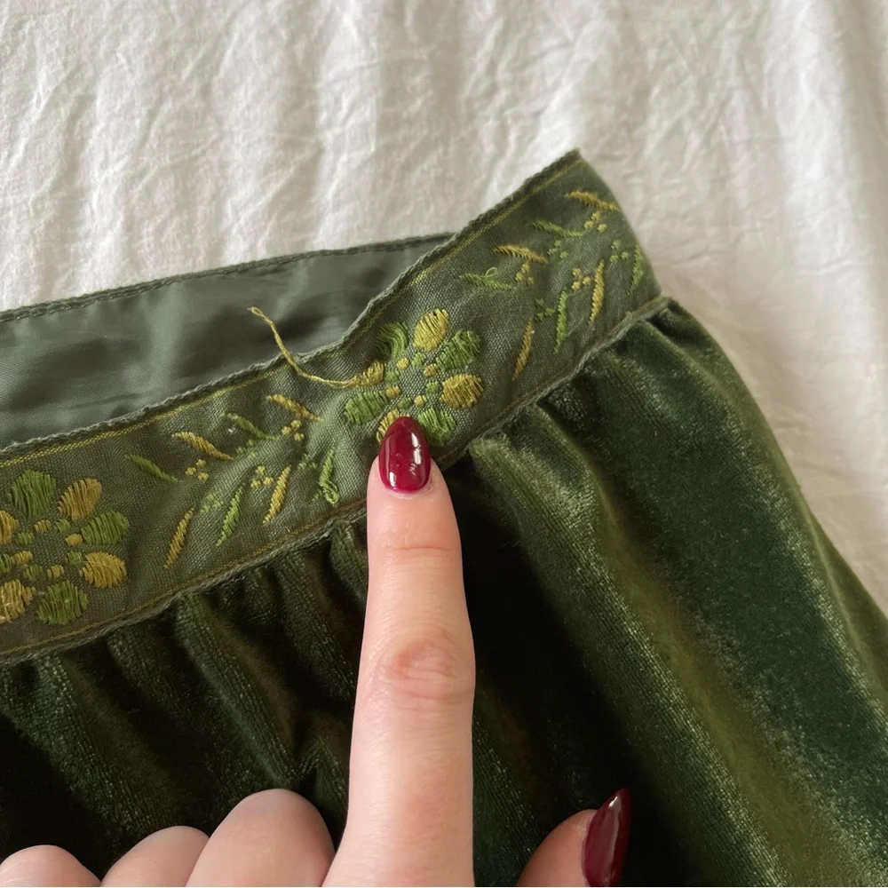 Vintage Y2K Green Velvet Renaissance Fairy Whimsigoth Embroidered Fairy Skirt - Picture 5 of 13